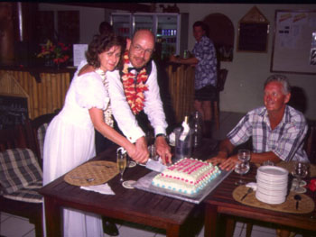 Hochzeitstorte schneiden